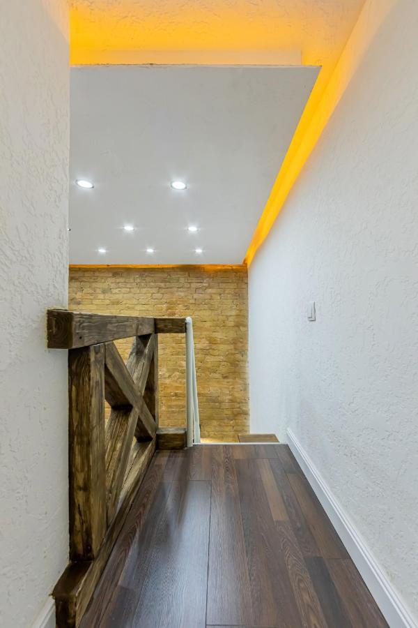 Kyiv Brown Loft Apartment Bagian luar foto